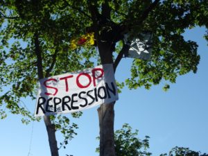 Kletteraktion gegen Repression am Amtsgericht Lingen